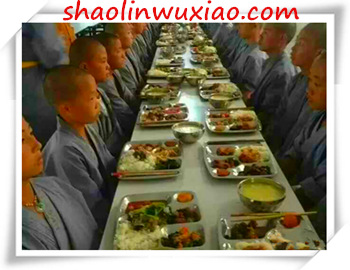 嵩山少林寺武术学校学生就餐